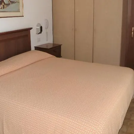 阿尔派诺露营地 营地 *
